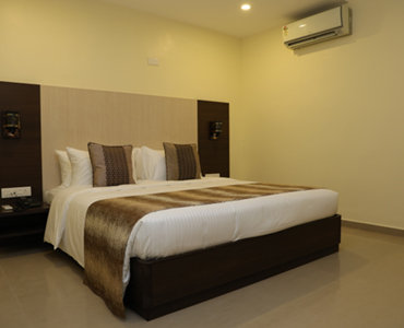 Welcoming hotel room in Palani for pilgrims